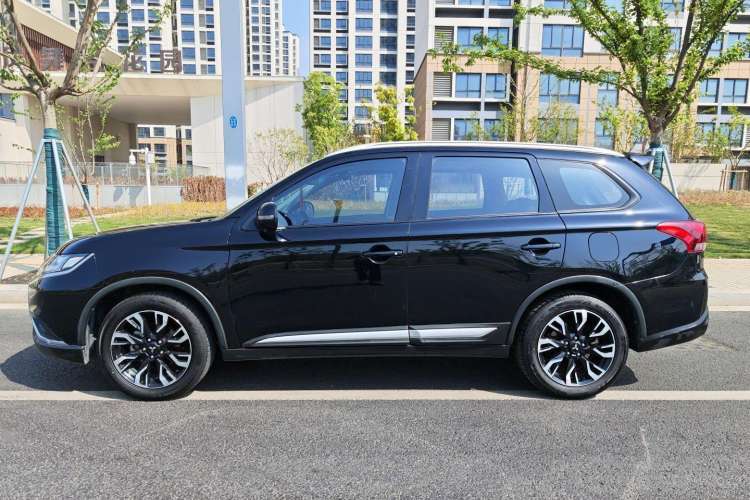 Used Mitsubishi Outlander 2019 2.0L Two-Wheel Drive Comfort Edition 5 Seats China VI Standard