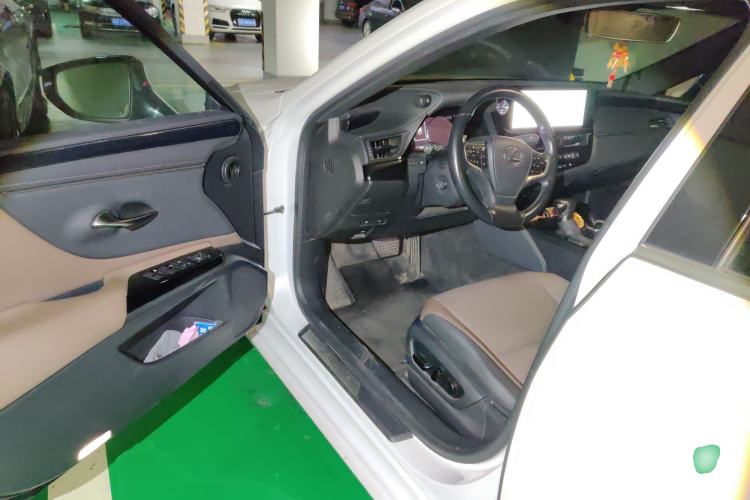 Used Lexus ES 2023 200 Excellence Edition
