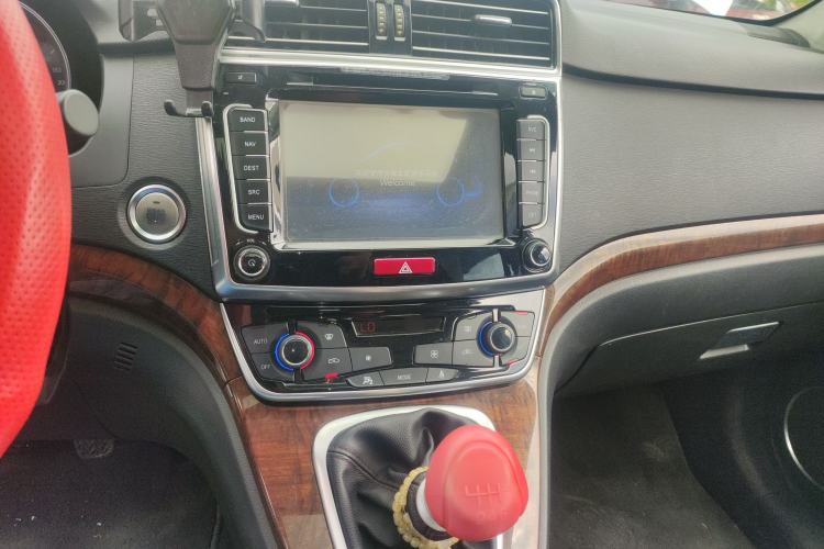 Used Haval H6 2015 Revised Version Sport Edition 1.5T Manual Transmission Two-Wheel Drive Elite Grade
