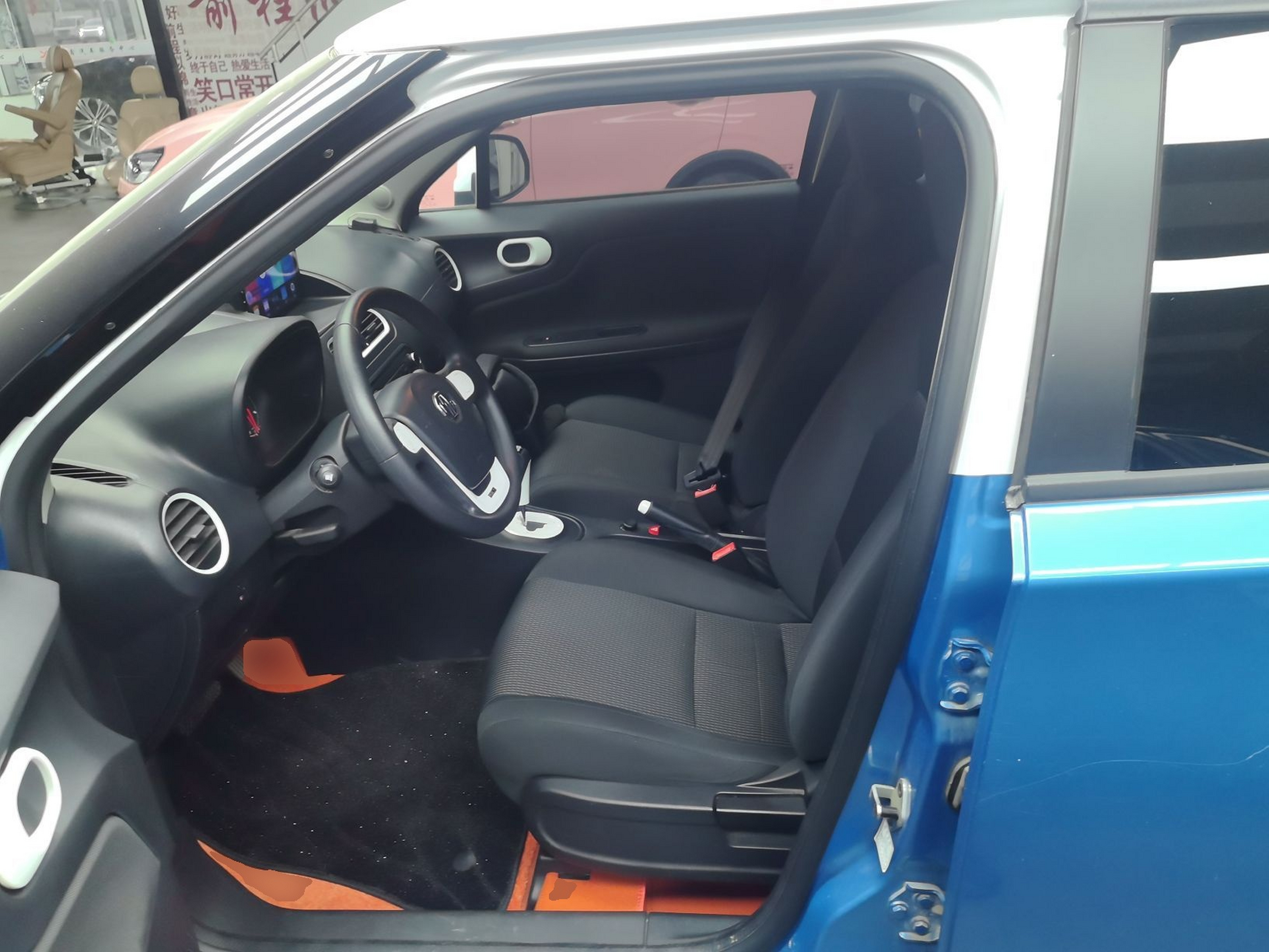 Переднее сиденье в автомобиле