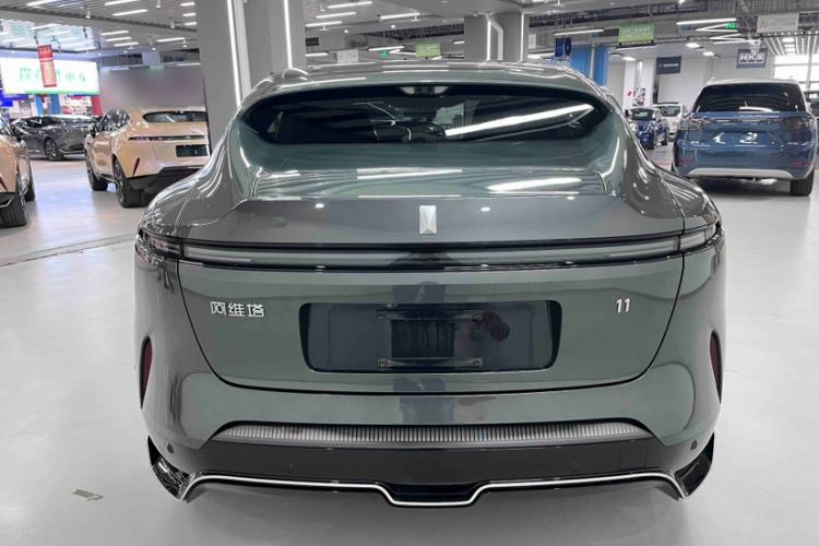 Used  11 2024 730 Luxury Edition with Three Lasers and Rear-Wheel Drive
