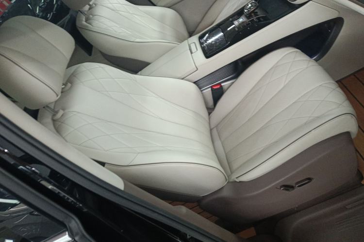 Used Denza D9 2022 DM-i 970 Four-Wheel Drive Prestige Model
