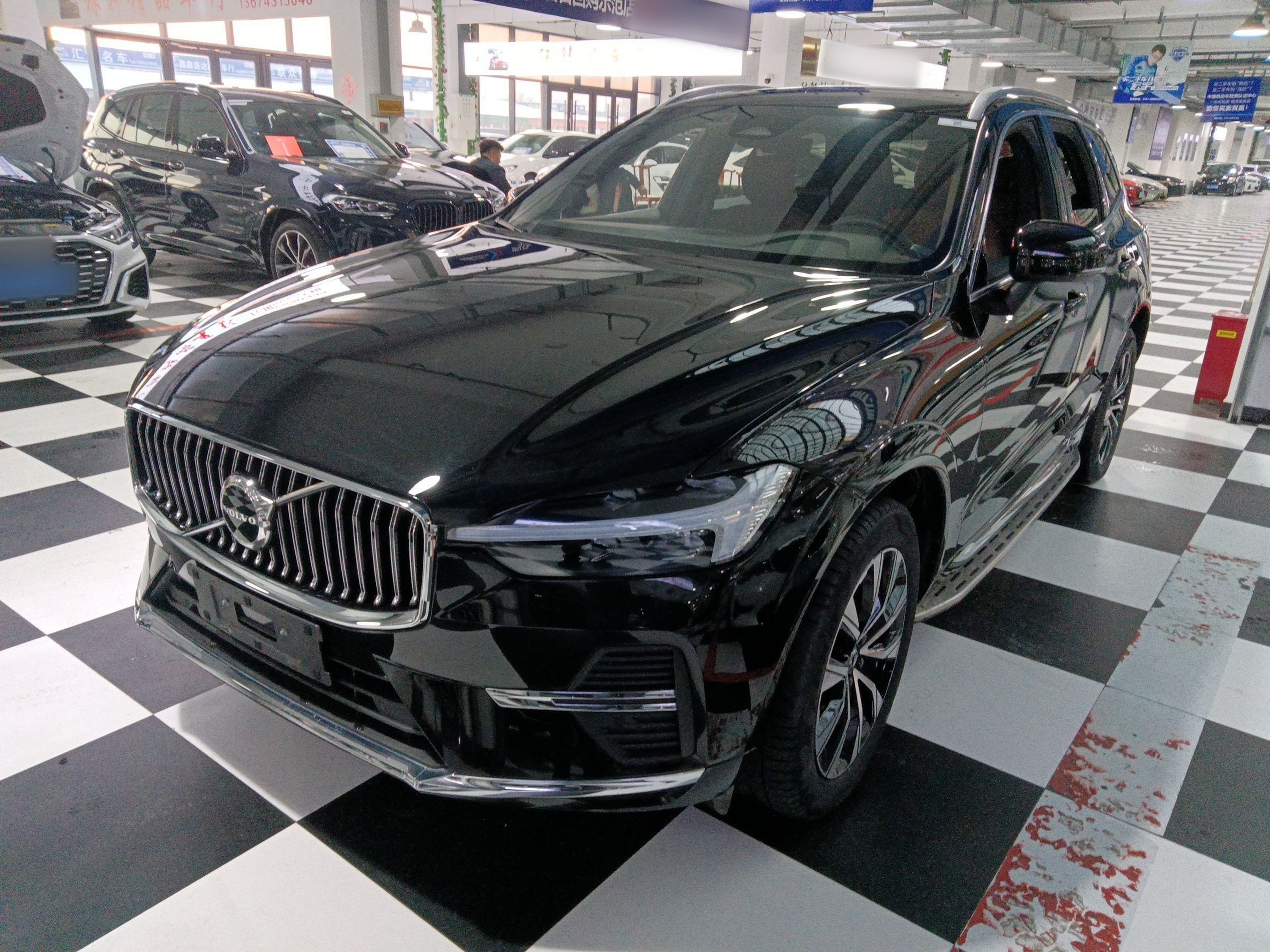 Под передней частью автомобиля