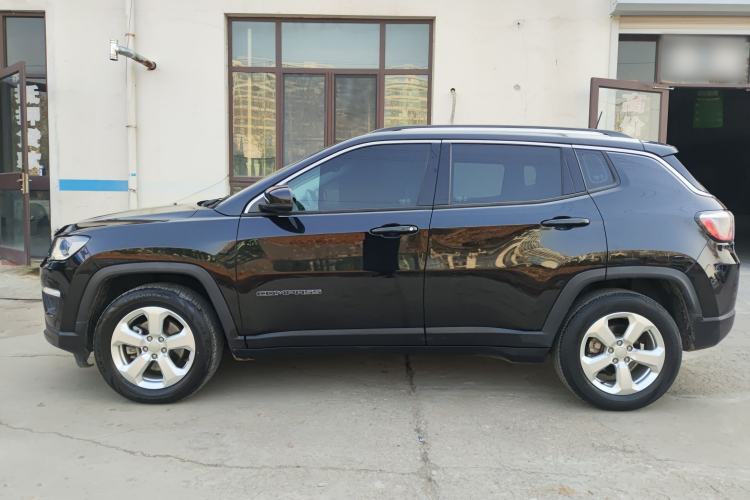 Used  Compass 2019 200T Automatic Family Edition - Connected Large Screen Version