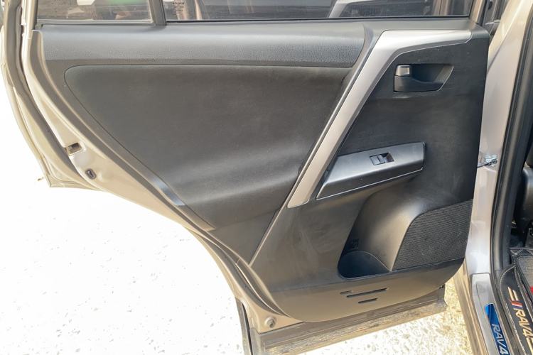 Used Toyota RAV4 2019 2.0L CVT Two-Wheel Drive Comfort Edition China VI Standard
