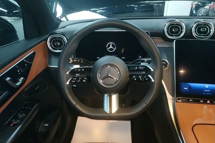 Used Mercedes-Benz GLC 2023 Facelift GLC 260 L 4MATIC Luxury Version 5 Seats
