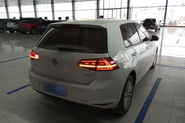 Used Volkswagen Golf 2016 1.6L Automatic Fashion Model