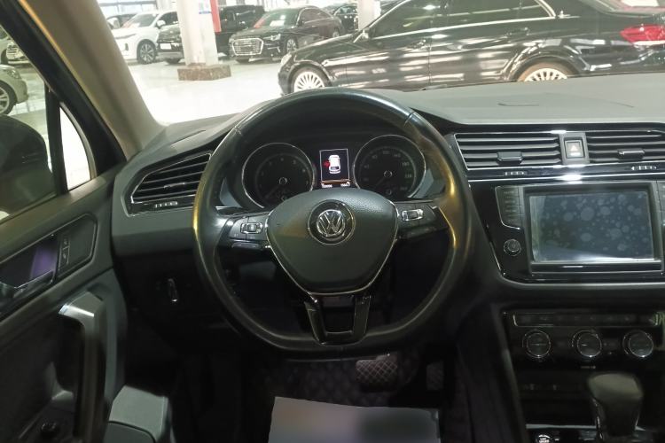 Used Volkswagen Tiguan L 2017 330TSI Automatic Two-Wheel Drive Luxury Edition