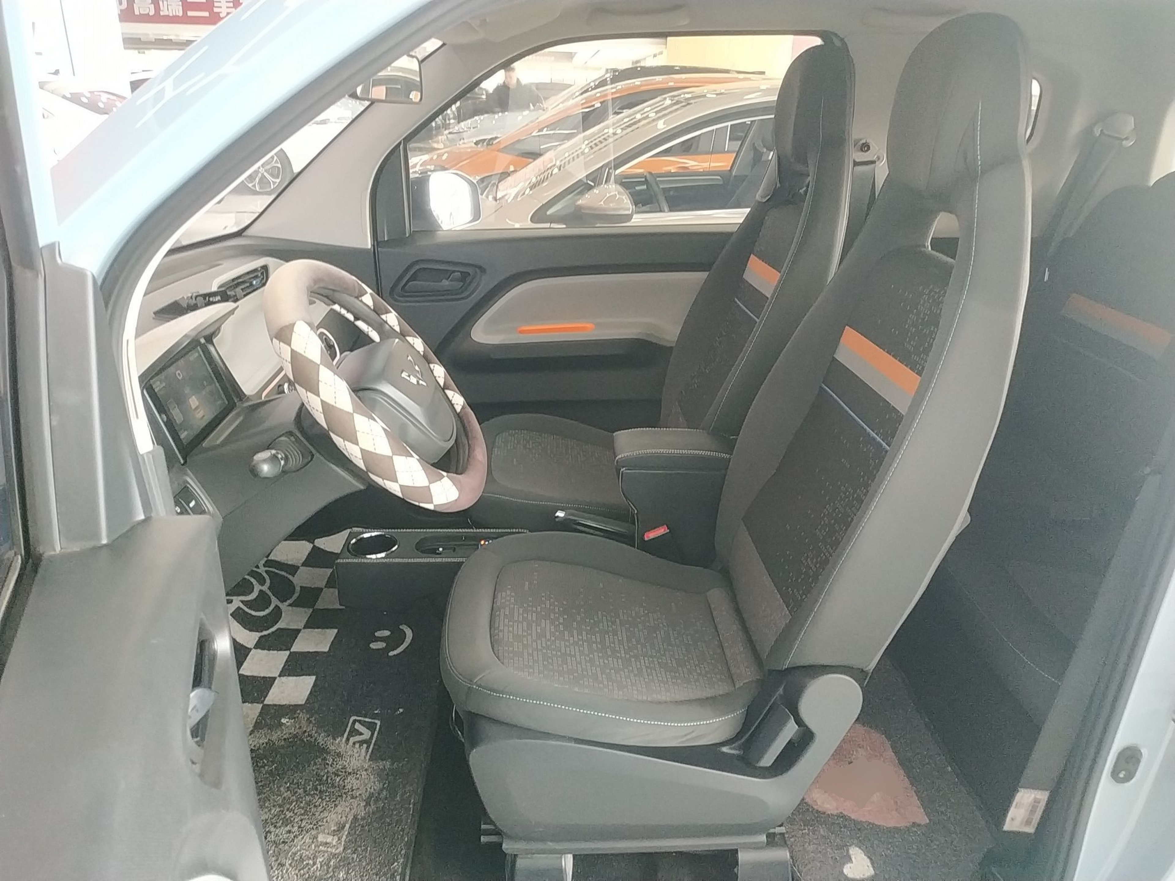 Переднее сиденье в автомобиле