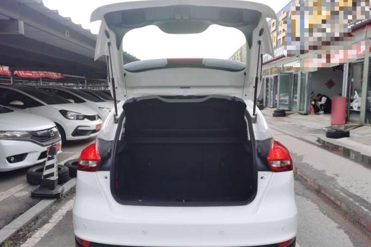 Used Ford Focus 2015 Hatchback 1.6L Automatic Fashion Edition
