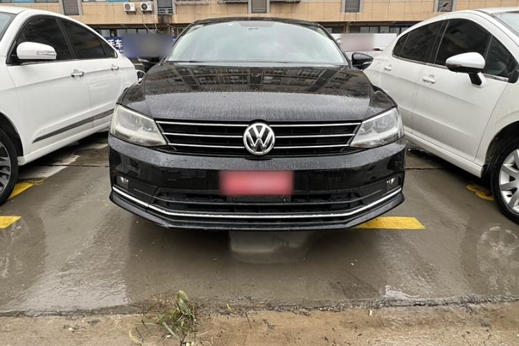 Used Volkswagen Sagitar 2015 1.6L Manual Comfort Model
