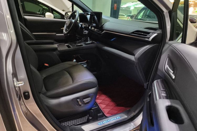 Used Toyota Sienna 2021 2.5L Hybrid Premium Edition
