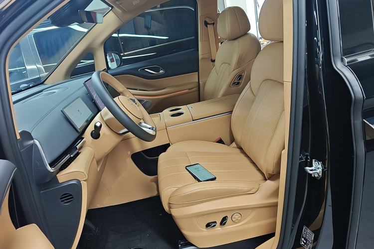 Used VOYAH Dream 2025 PHEV Four-Wheel Drive Prestige Kunpeng Edition
