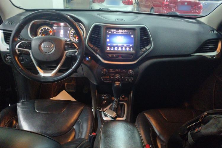 Used  Cherokee 2016 2.4L Superior Edition