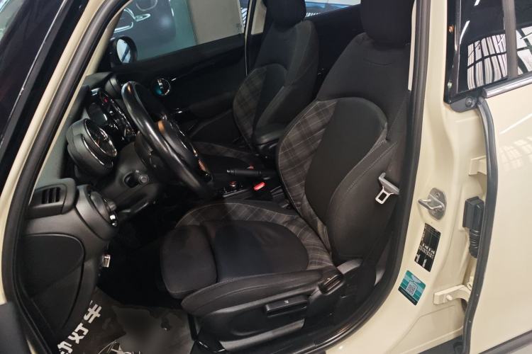 Used  MINI 2018 1.5T COOPER Classic Edition Five-Door Version
