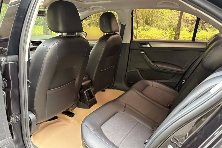 Used Volkswagen Santana 2015 1.6L Manual Comfort Edition
