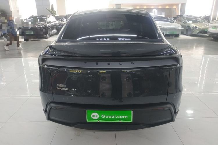 Used Tesla Model Y 2025 Long-Range All-Wheel-Drive Version
