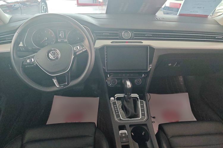 Used Volkswagen Magotan 2017 330TSI DSG Luxury Model
