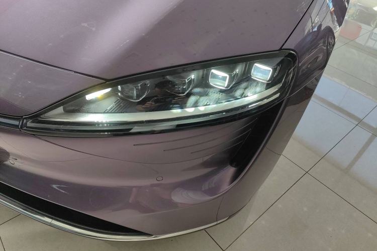 Used Hima Luxeed S7 2025 855 km Max
