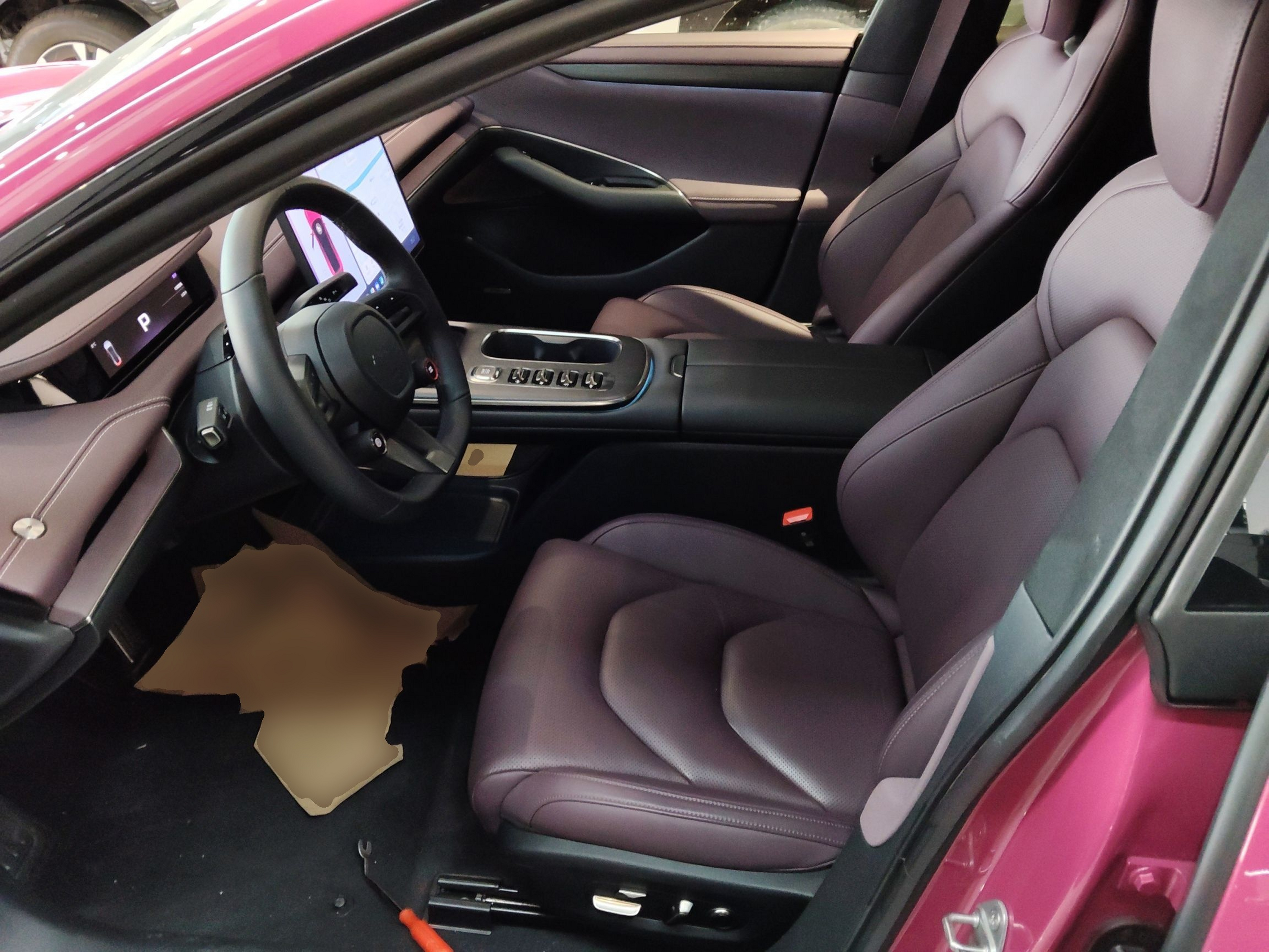 المقاعد الأمامية داخل السيارة