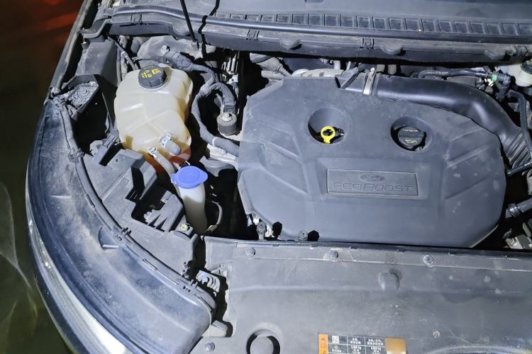 Used Ford Edge 2015 2.0T GTDi 4x4 High-Grade Model
