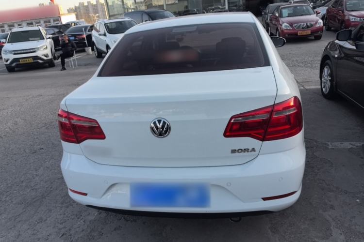 Used Volkswagen Bora 2015 Value Edition 1.6L Automatic Comfort Version
