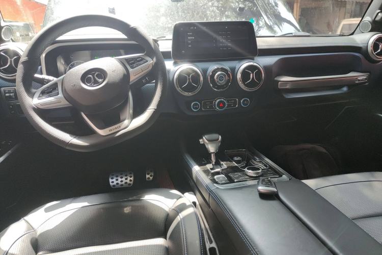 Used Beijing Auto BJ40 2019 PLUS 2.3T Automatic Four-Wheel Drive Premium Edition China VI
