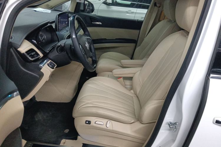 Used Buick GL8 2023 Facelifted Land Cruiser Executive Luxury Version
