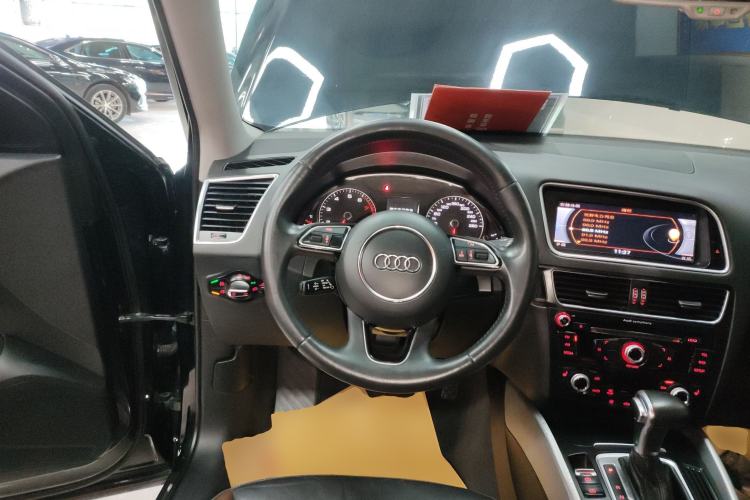 Used Audi Q5 2018 Collector's Edition 40 TFSI Technology Model
