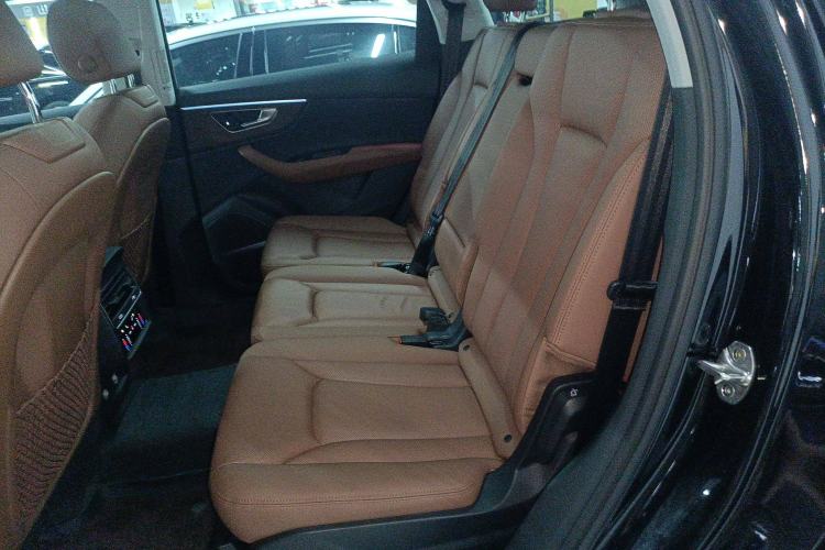 Used Audi Q7 2022 55 TFSI quattro S line Sport model
