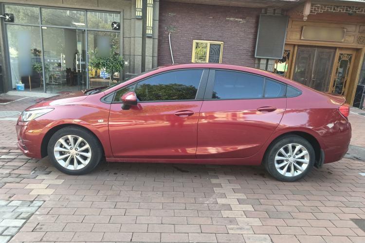 Used Chevrolet Cruze 2018 320 Automatic Pioneer Sunroof Edition

