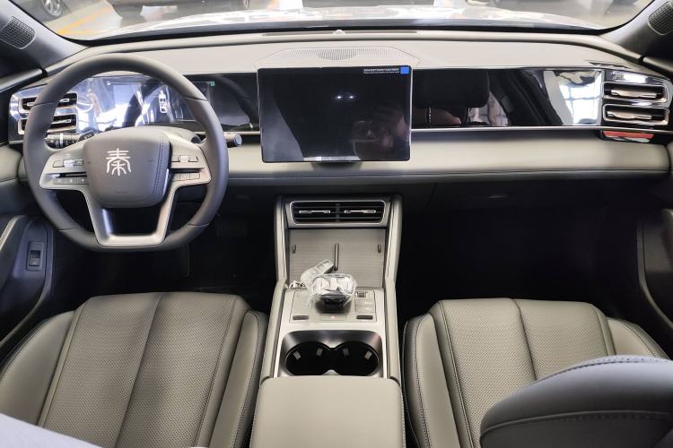 Used BYD Qin L 2025 DM-i Smart Drive 80KM Leading Model
