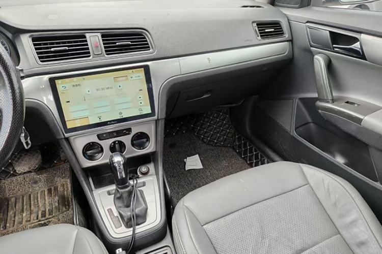 Used Volkswagen Lavida 2013 Revised Classic 1.6L Automatic Fashion Edition
