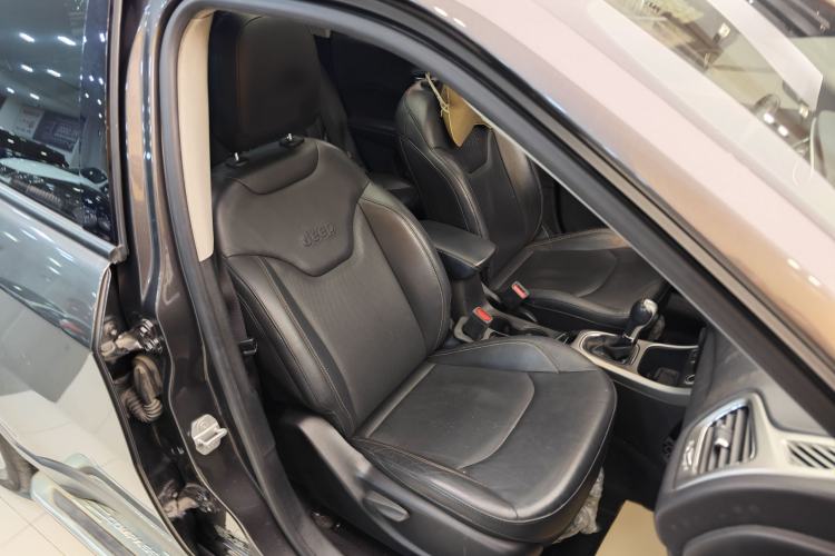 Used  Compass 2017 200T Automatic Family Edition
