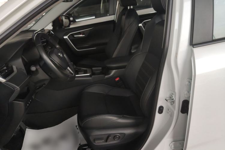 Used Toyota Wildlander 2023 2.0L CVT Four-Wheel Drive Luxury PLUS Edition
