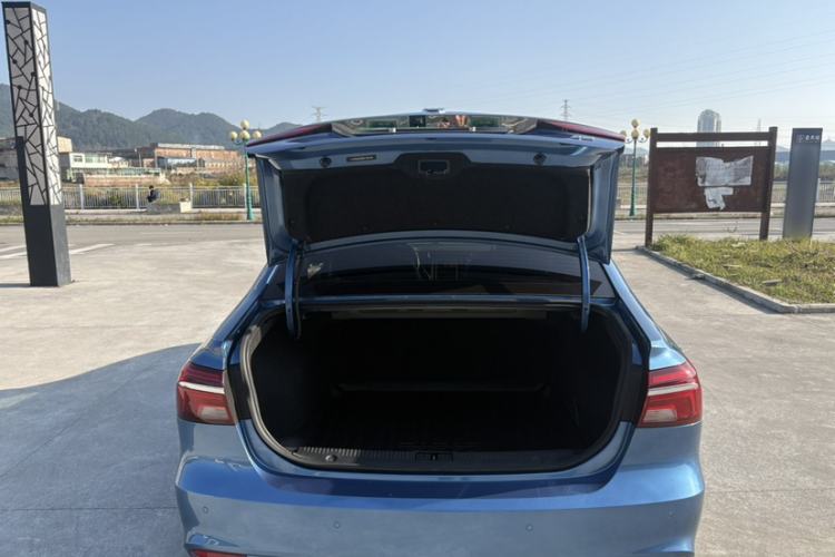 Used Roewe i6 2017 20T Automatic Internet ZhiZun Edition
