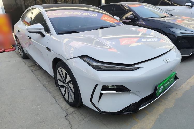 Used  E8 2024 550 km Range Rear-Wheel-Drive PRO