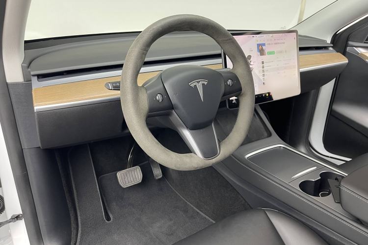 Used Tesla Model Y 2021 Long-Range All-Wheel-Drive Version
