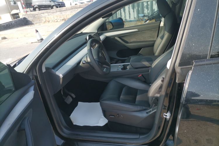 Used Tesla Model Y 2023 Long-Range All-Wheel-Drive Version