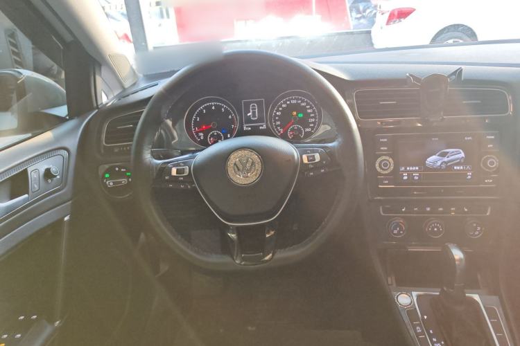 Used Volkswagen Golf 2018 230TSI Automatic Luxury Version
