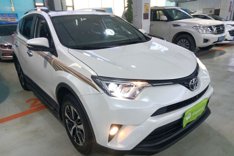 Used Toyota RAV4 2016 2.0L CVT Two-Wheel Drive Fashion Edition China V Standard
