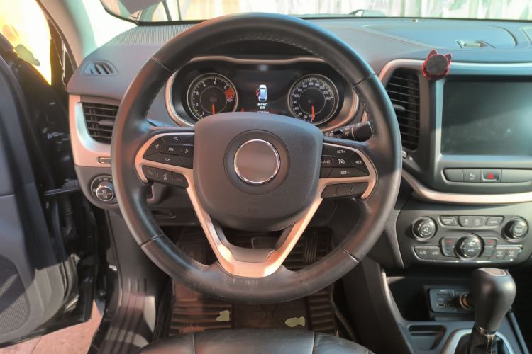 Used  Cherokee 2017 2.0L Superior Edition
