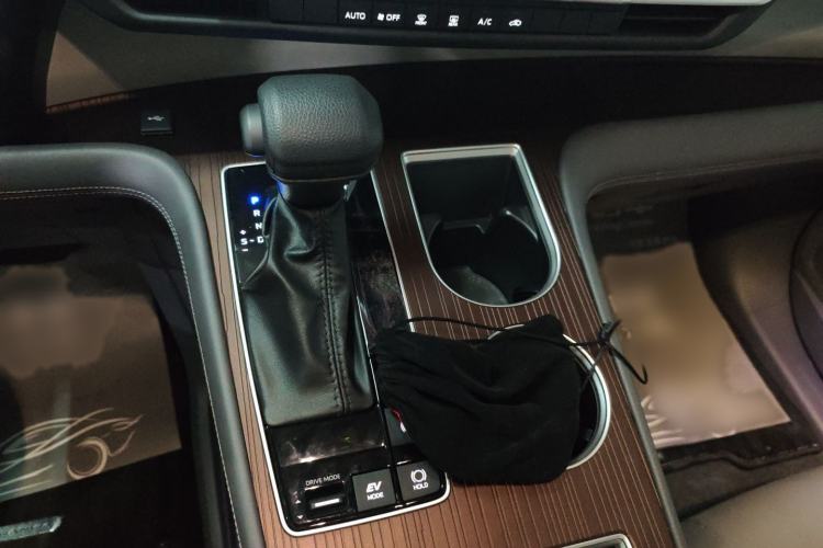 Used Toyota Granvia 2024 2.5L Hybrid Comfort Edition
