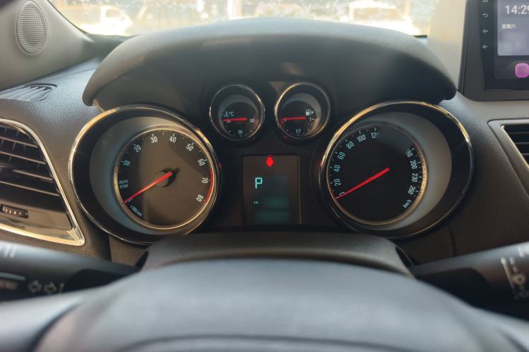 Used Buick Encore 2015 1.4T Automatic Two-Wheel Drive Urban Elite Version
