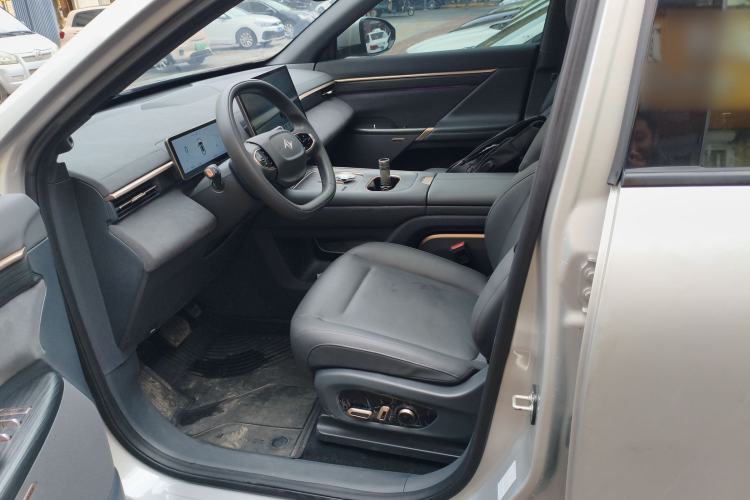 Used  eπ008 2024 210Max Range-Extended Version 6 Seats