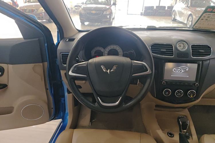 Used Wuling Hongguang 2014 1.5L S Comfort Model
