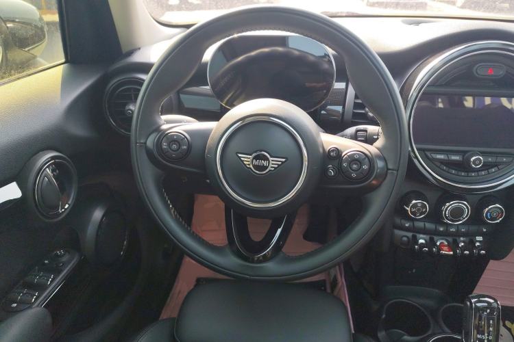 Used  MINI 2021 1.5T COOPER Classic Edition Five-Door Version
