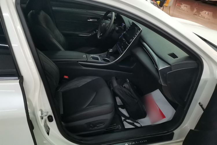 Used Toyota Avalon 2019 Dual-Engine 2.5L XLE Prestige Version China VI Standard