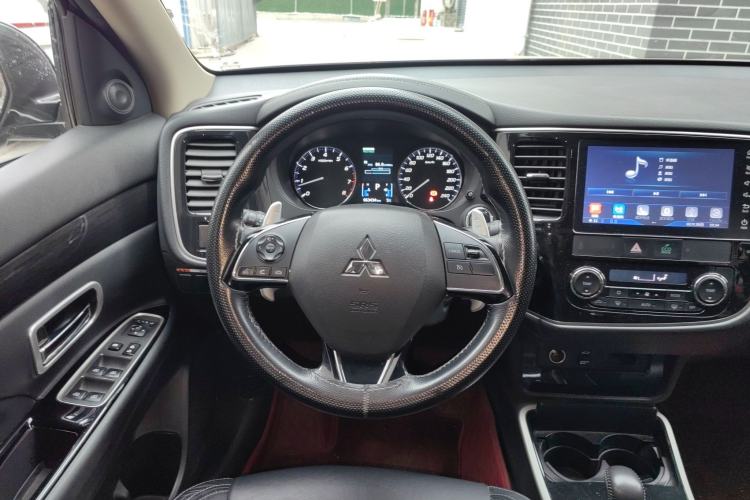 Used Mitsubishi Outlander 2019 2.4L 4x4 Zhi Xiang Edition 5 Seats China V Emission Standard