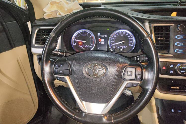 Used Toyota Highlander 2018 2.0T Two-Wheel Drive Luxury Edition 7 Seats China VI Standard
